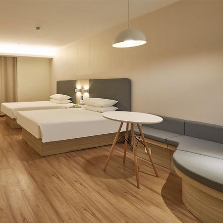 Hanting Hotel Shanghai Pudong Airport Zhuqiao Bagian luar foto