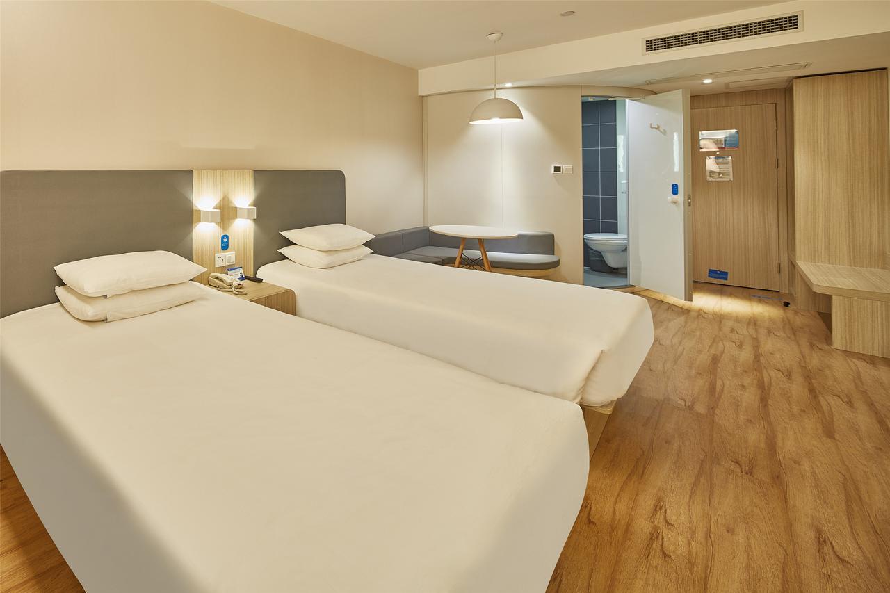 Hanting Hotel Shanghai Pudong Airport Zhuqiao Bagian luar foto